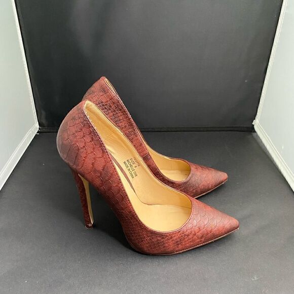 Charlotte Russe Snake Print Faux Leather Pumps - Picture 12 of 17